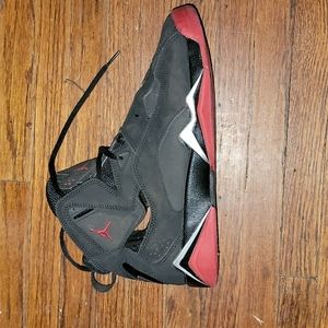Jordan's 6.5Y Black & Red